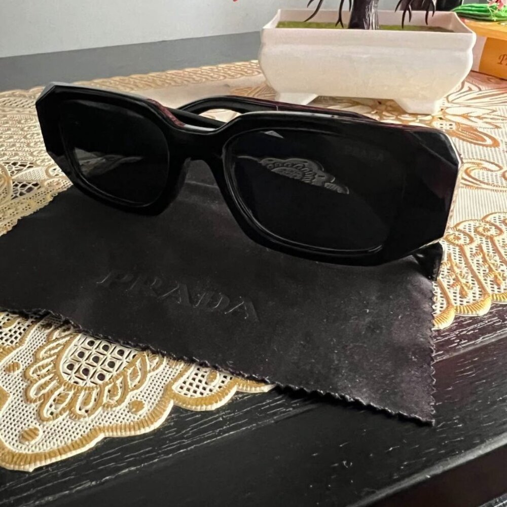 Luxury Designer Prada Sunglasses - Picture 3 of 4